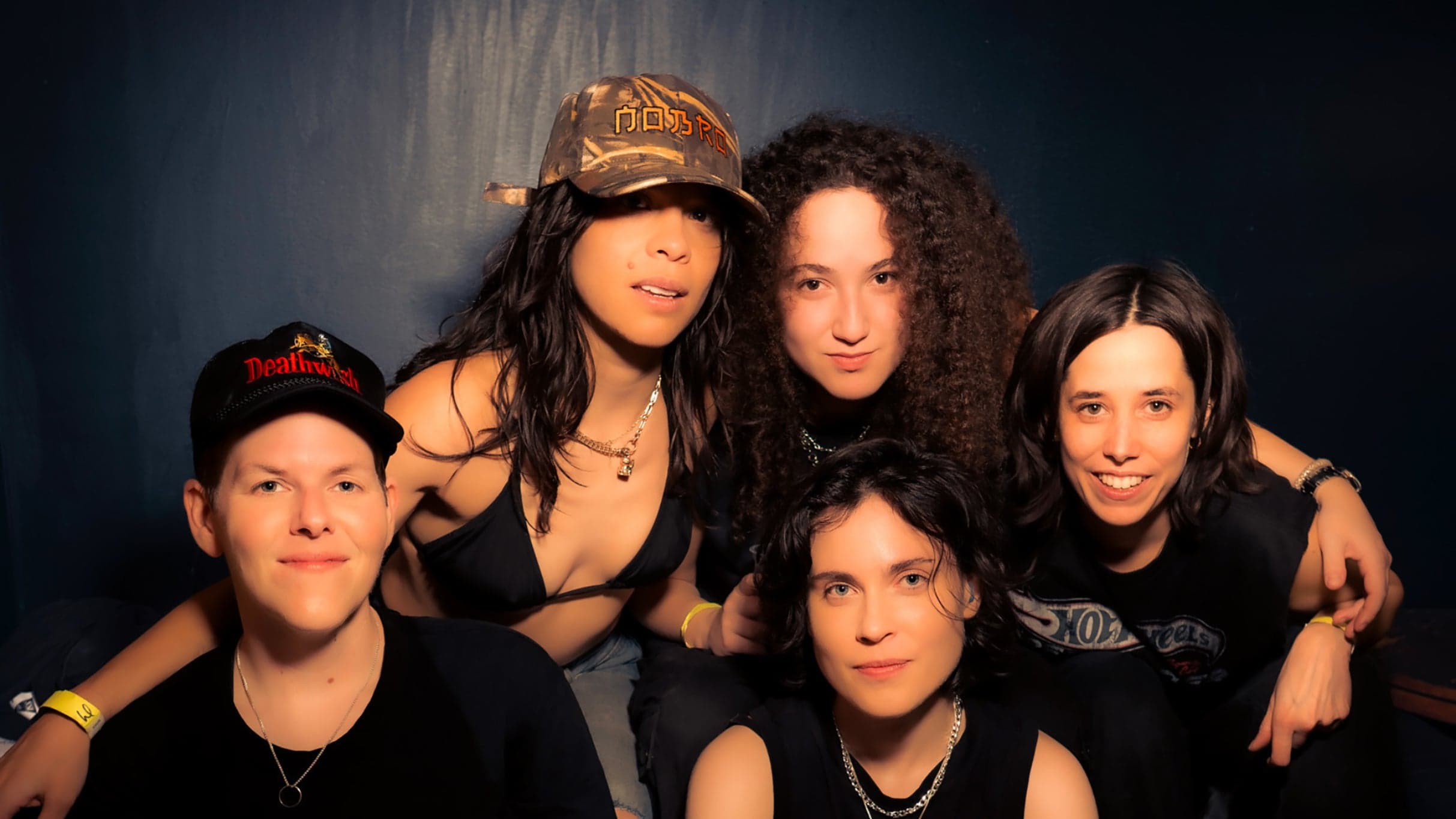 NOBRO, Neon Ghosthouse, Wet For Days