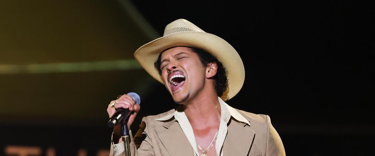 Bruno Mars with DJ Pee .Wee